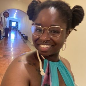 Meet your Posher, Alythia